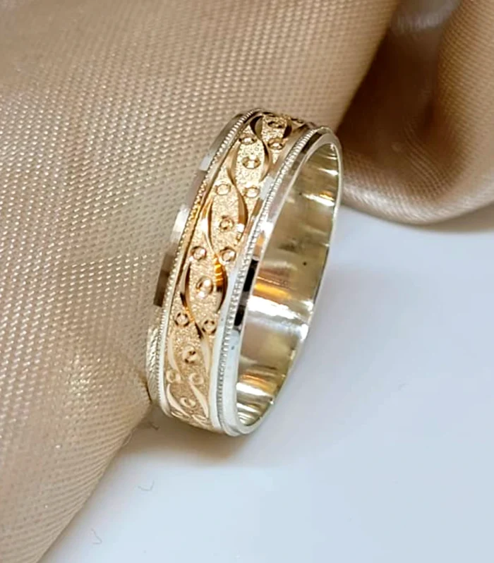 Alianza Facetada con Puntos de Plata y Oro 14kts